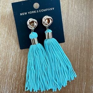 [NEW UNWORN] NEW YORK & COMPANY Goldtone Tassel Drop Earring, Aqua